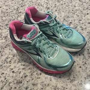 Brooks GTS Womens Running Shoe size 9